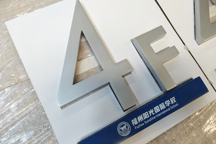 鐵皮烤漆字與不鏽鋼烤漆字的差別主要有哪些？